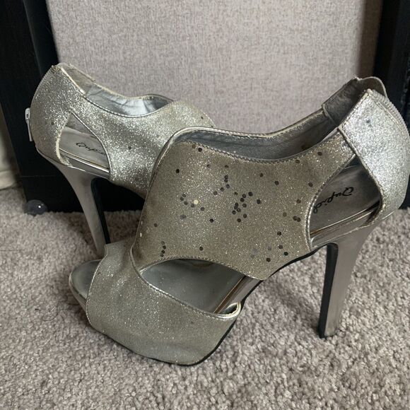 Qupid Shoes - Qupid Women’s Platform Glitter Silver Heels Size 9 Narrow Fit